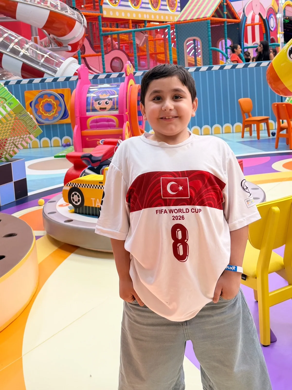 Ahmet Yuşa, üzerinde 8 numara olan Türkiye formasıyla oyun alanında.